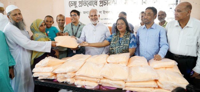খুলনায় ডেঙ্গু প্রতিরোধে ৪৩৬ পরিবার পেল মশারি