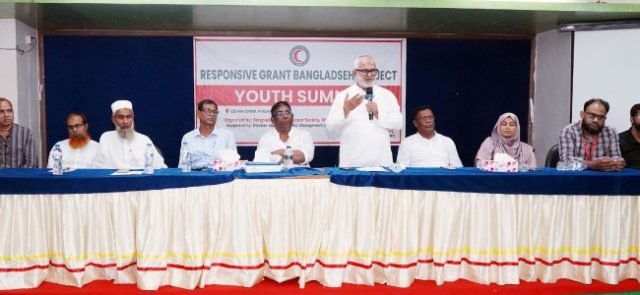 জলবায়ু ঝুঁকি মোকাবিলায় তরুণদের এগিয়ে আসার আহ্বান