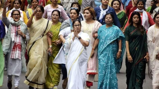 দিল্লির পর কলকাতার রাজপথে মমতা