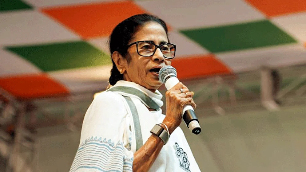 পুরো প্রজন্মকে ভয় দেখিয়ে স্তব্ধ করার অপচেষ্টা চলছে: মমতা